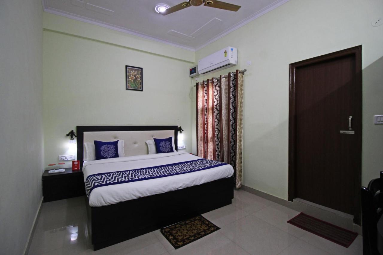 Отель Oyo 5424 Pushpanjali Residency Дехрадун Экстерьер фото