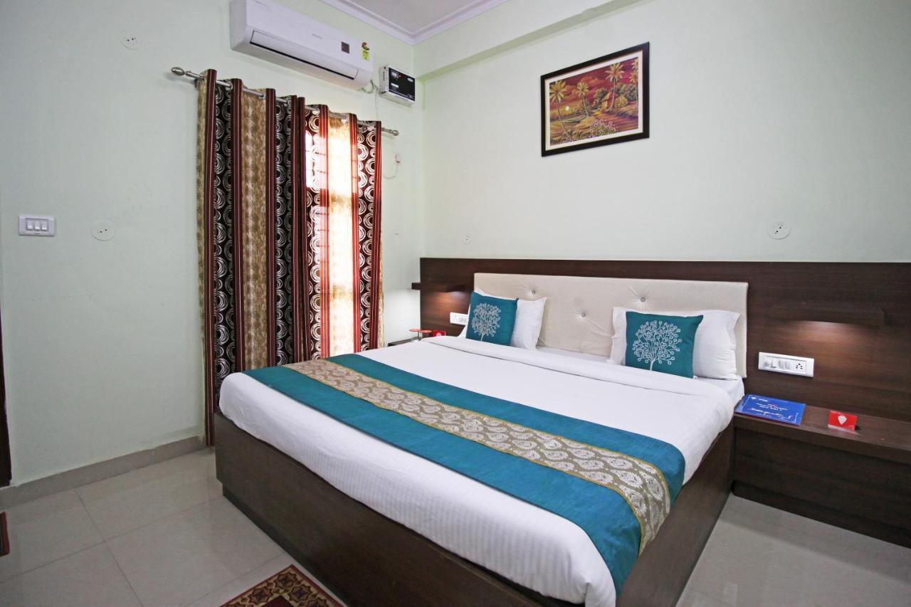 Отель Oyo 5424 Pushpanjali Residency Дехрадун Экстерьер фото